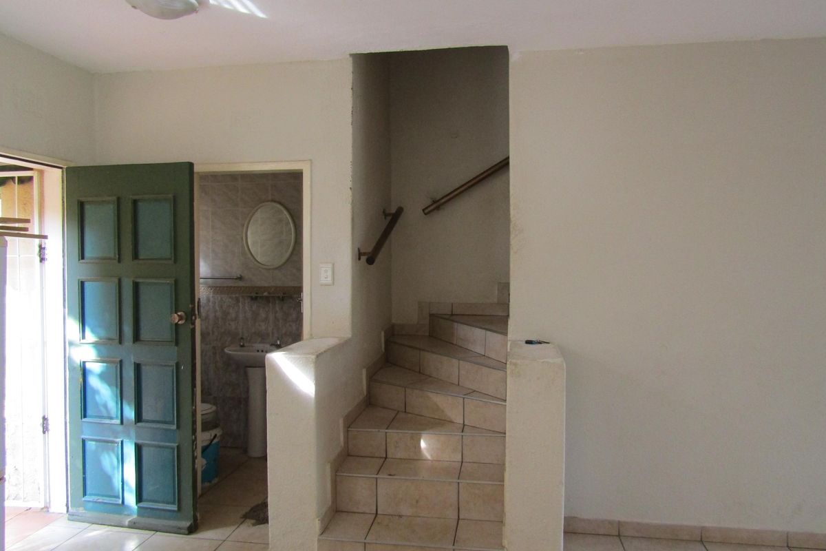 3-bedroom apartment to let in Mondeor, Johannesburg—perfect for family living! - Photo 2