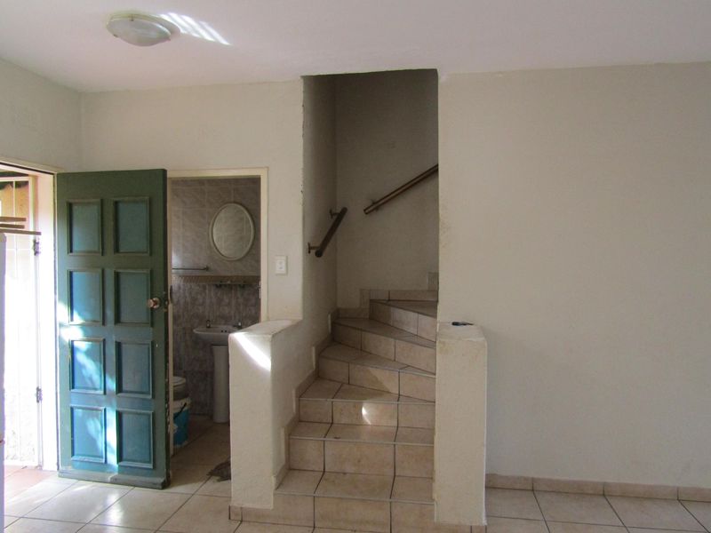 3-bedroom apartment to let in Mondeor, Johannesburg—perfect for family living! - Photo 2
