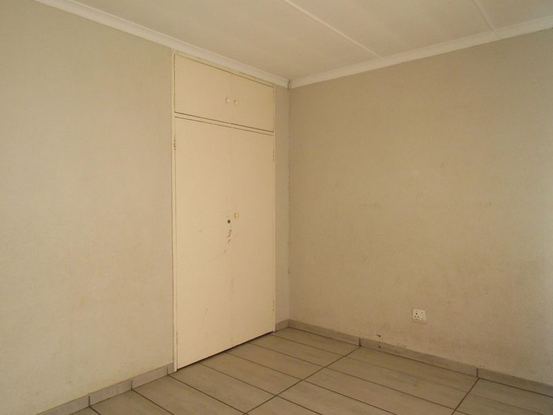3-bedroom apartment to let in Mondeor, Johannesburg—perfect for family living! - Photo 8