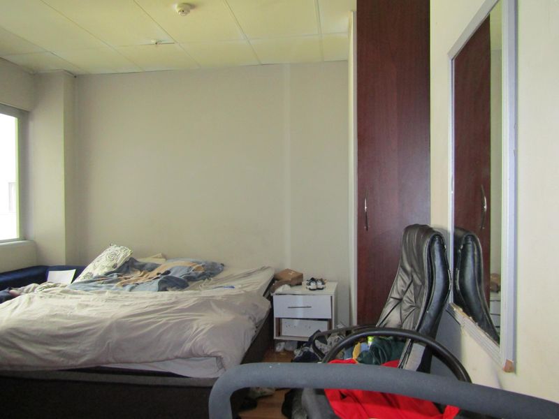 0.5 bedroom apartment for sale in vibrant Johannesburg Central - ideal for urban living! - Photo 10