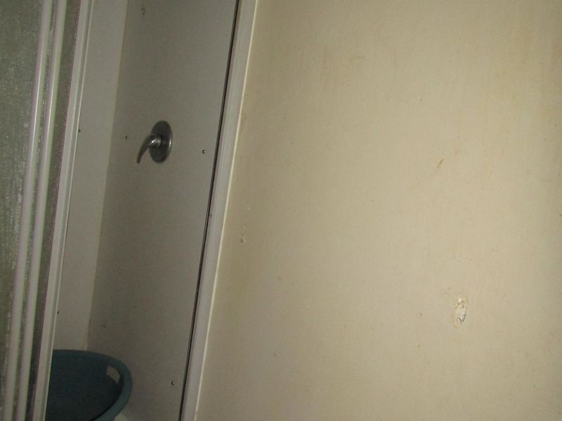0.5 bedroom apartment for sale in vibrant Johannesburg Central - ideal for urban living! - Photo 8