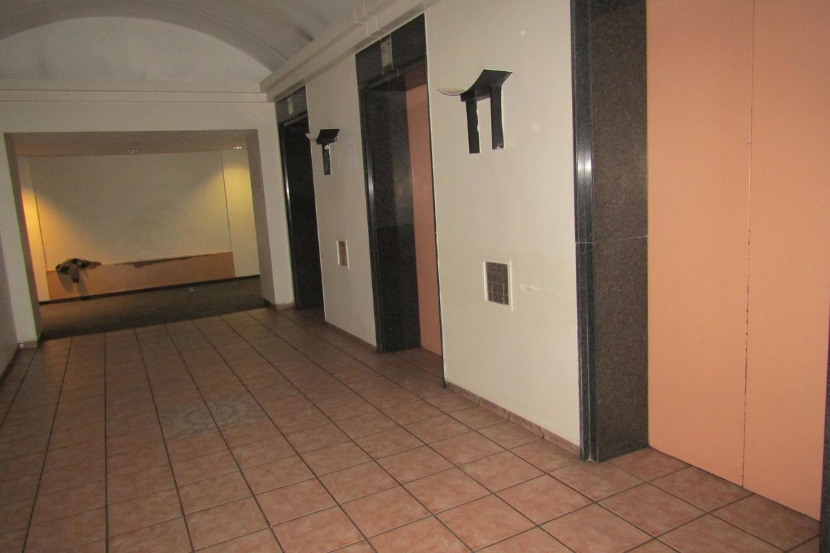 0.5 bedroom apartment for sale in vibrant Johannesburg Central - ideal for urban living! - Photo 2