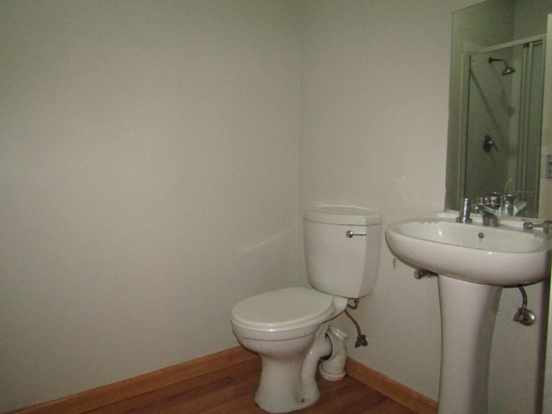 0.5 bedroom apartment for sale in vibrant Johannesburg Central - ideal for urban living! - Photo 6