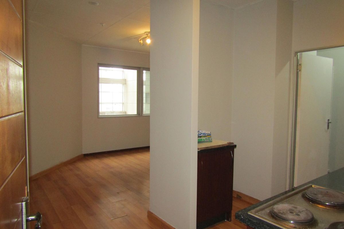 0.5 bedroom apartment for sale in vibrant Johannesburg Central - ideal for urban living! - Photo 2