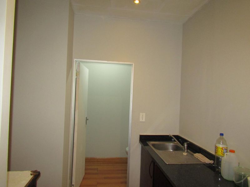 0.5 bedroom apartment for sale in vibrant Johannesburg Central - ideal for urban living! - Photo 5