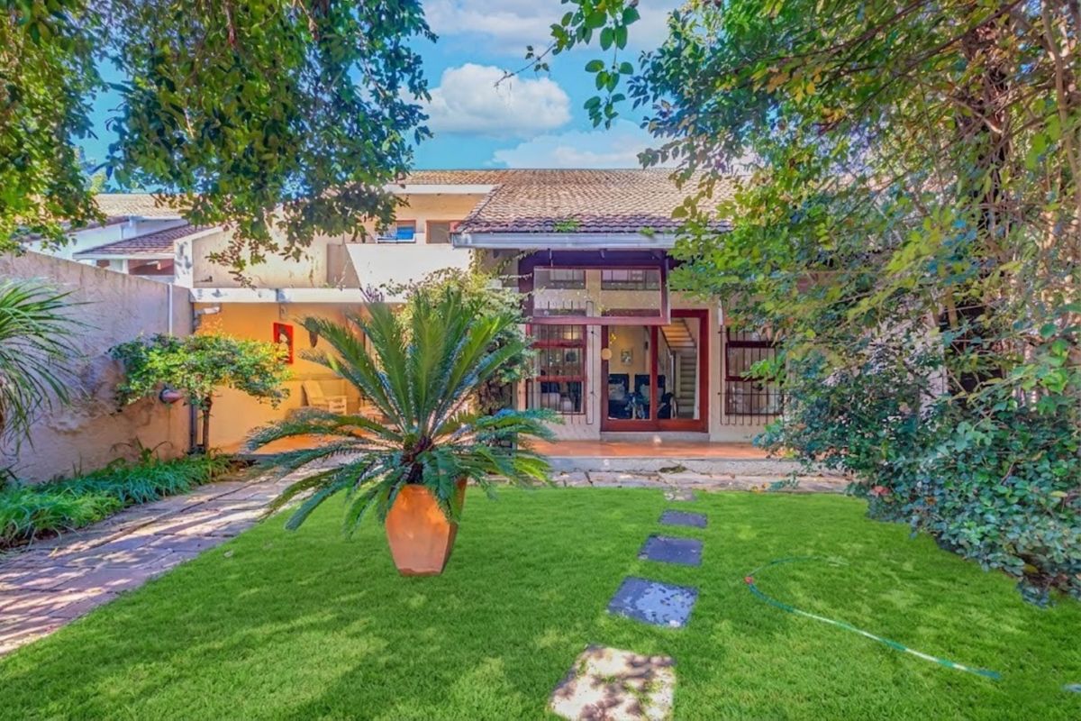 Elevate Your Every Day living to 10 Cadogan Place, Bryanston - Photo 2