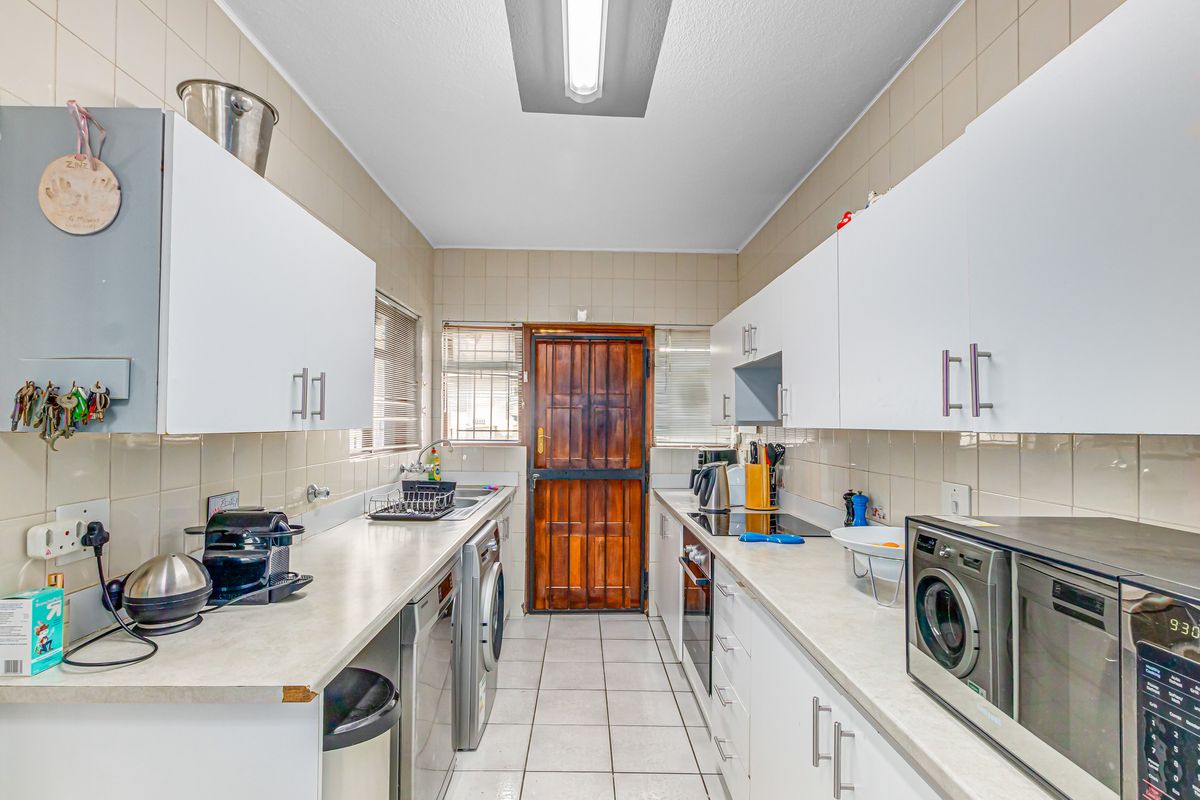 Elevate Your Every Day living to 10 Cadogan Place, Bryanston - Photo 5
