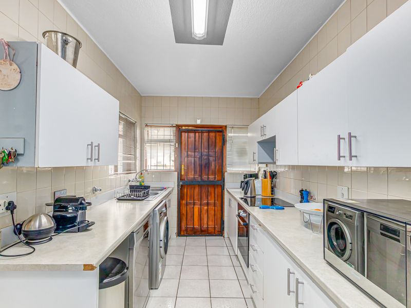 Elevate Your Every Day living to 10 Cadogan Place, Bryanston - Photo 5