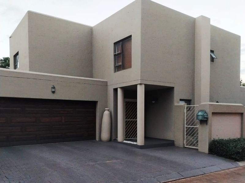 Double Storey Stunner - Photo 5