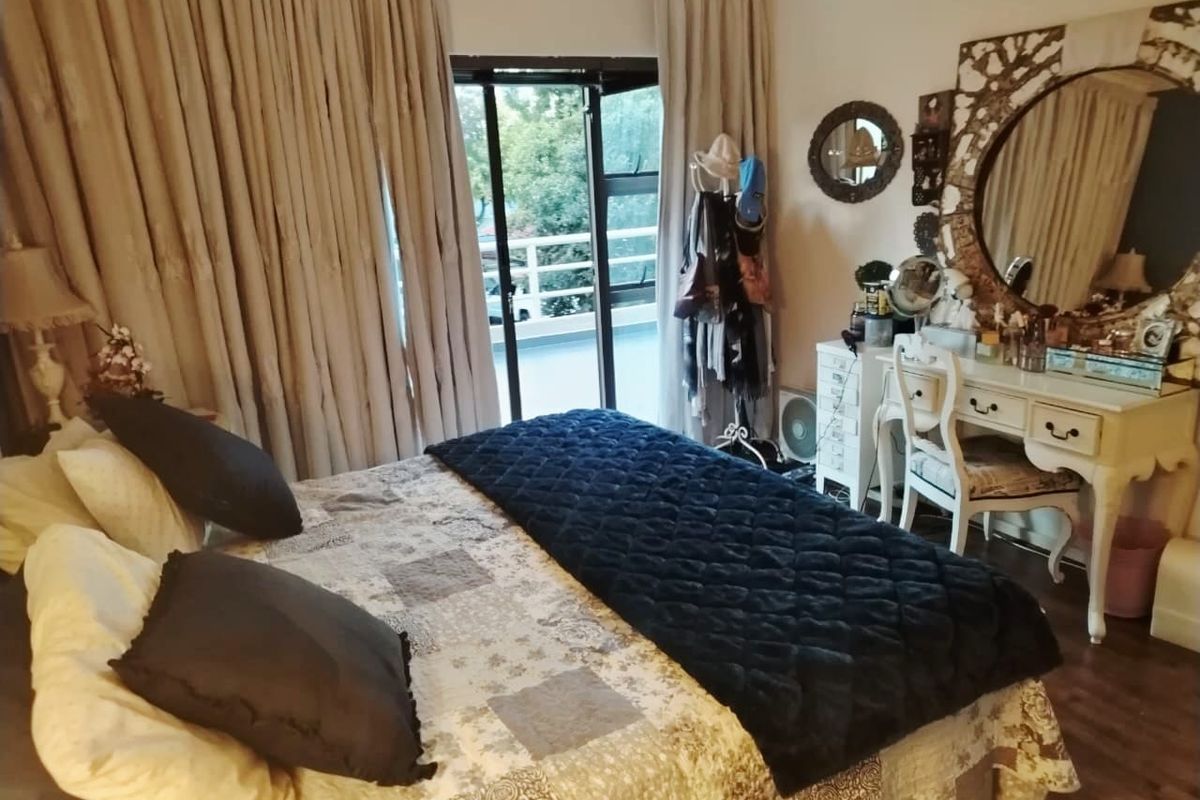 Double Storey Stunner - Photo 4