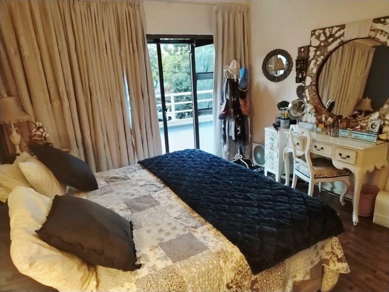 Double Storey Stunner - Photo 4