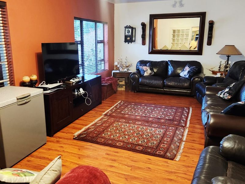 Double Storey Stunner - Photo 2