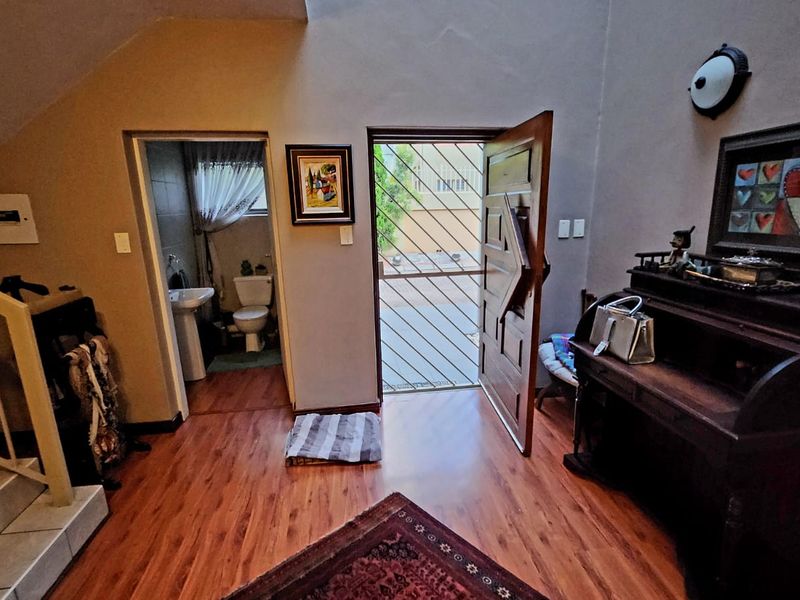 Double Storey Stunner - Photo 7