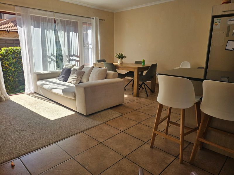 Exceptional Living 3-Bedroom Duplex on Auction - Photo 4