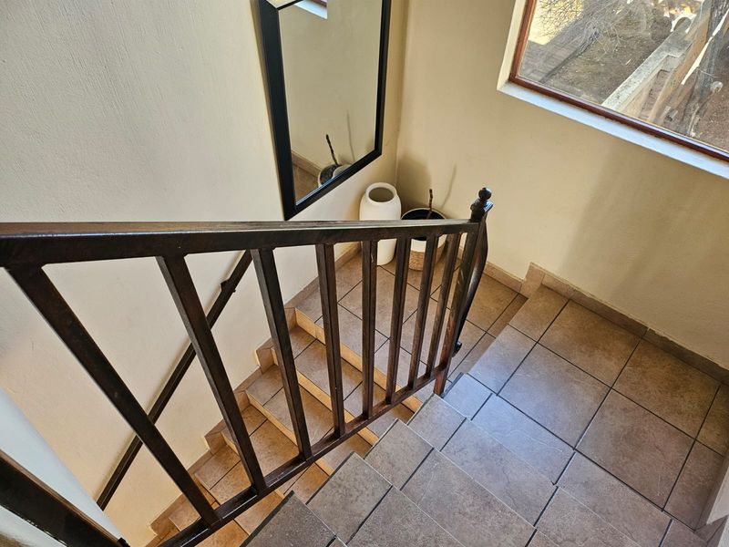 Exceptional Living 3-Bedroom Duplex on Auction - Photo 7