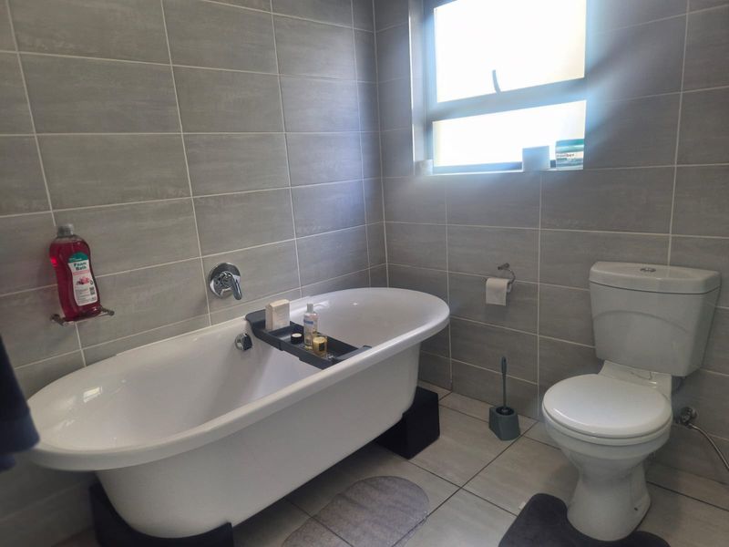 Modern and spacious 2 bed 2 bath for rent in Kikuyu Waterfall - Photo 5