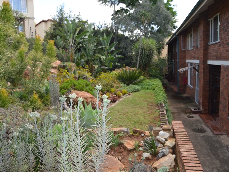 Stunning 3-bedroom duplex for sale in La Montagne, Pretoria—modern living with spacious comfort - Photo 2