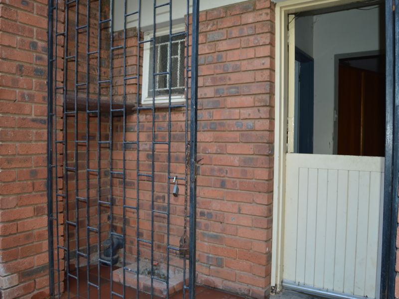 Stunning 3-bedroom duplex for sale in La Montagne, Pretoria—modern living with spacious comfort - Photo 4