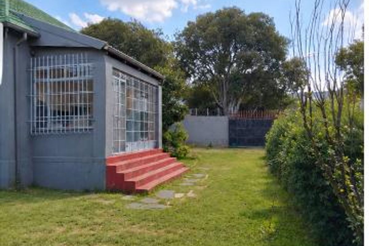 FOUR BEDROOMED HOUSE FOR SALE IN THE HILL - Photo 2