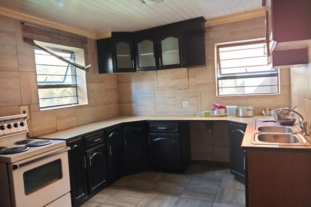 FOUR BEDROOMED HOUSE FOR SALE IN THE HILL - Photo 3