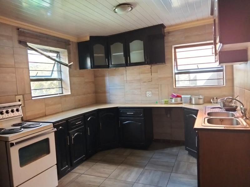 FOUR BEDROOMED HOUSE FOR SALE IN THE HILL - Photo 3