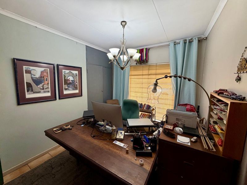 Family Home with Flatlet! - Photo 3