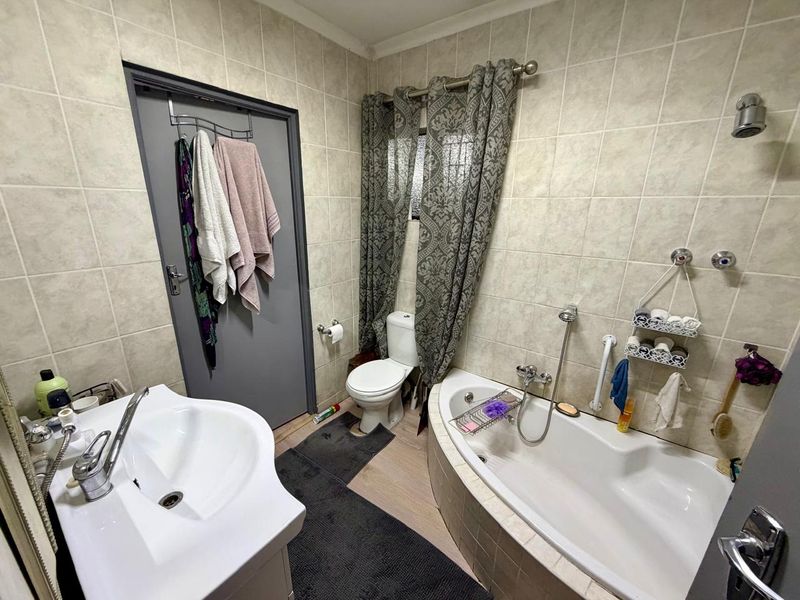 Family Home with Flatlet! - Photo 6