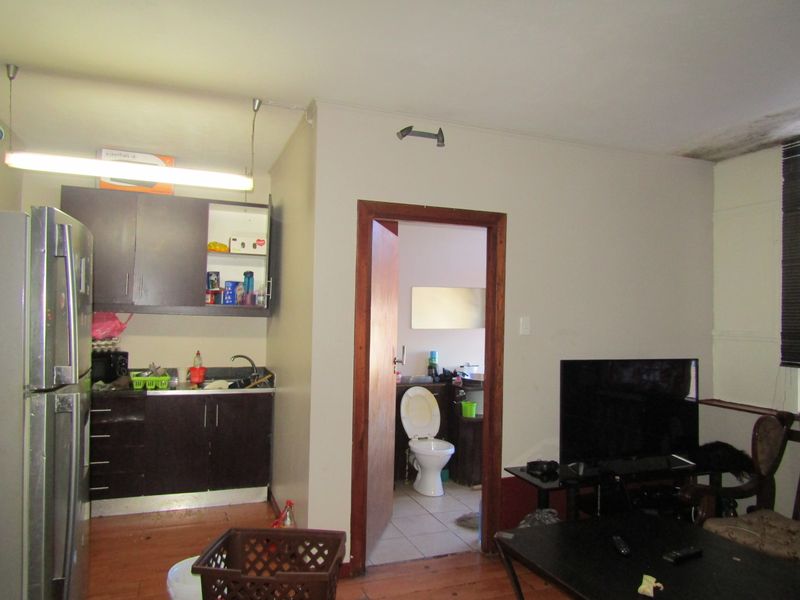 Apartment For Sale In Johannesburg - Photo 5