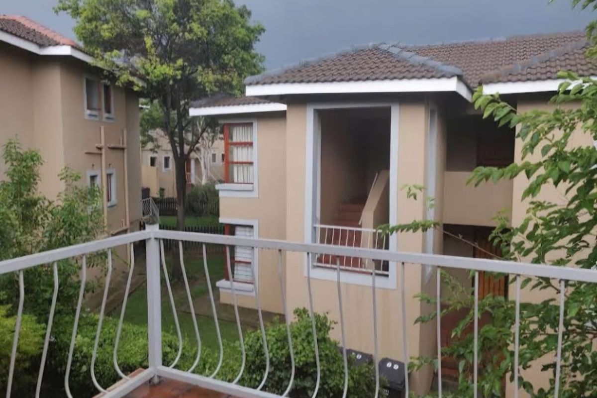 Low Monthly Maintenance – Ideal for Investors & First-Time Buyer - Photo 5