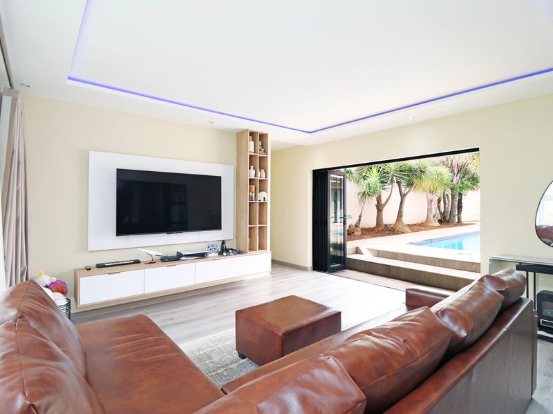Beautiful Family Home with Modern Finishes and Pool - Photo 7