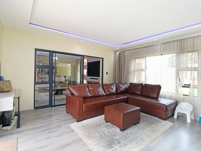 Beautiful Family Home with Modern Finishes and Pool - Photo 8