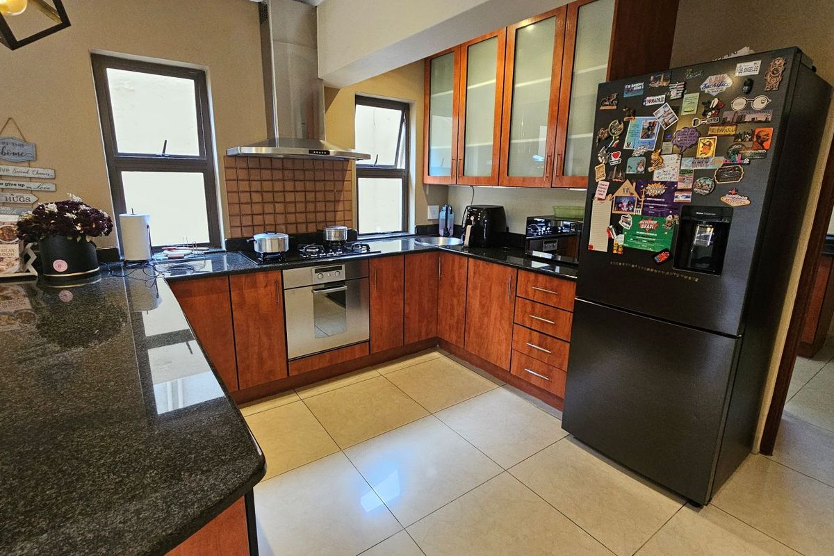 4  Bedroom Cluster- Sunninghill - Photo 4