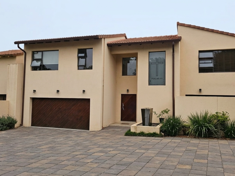 4  Bedroom Cluster- Sunninghill - Photo 2