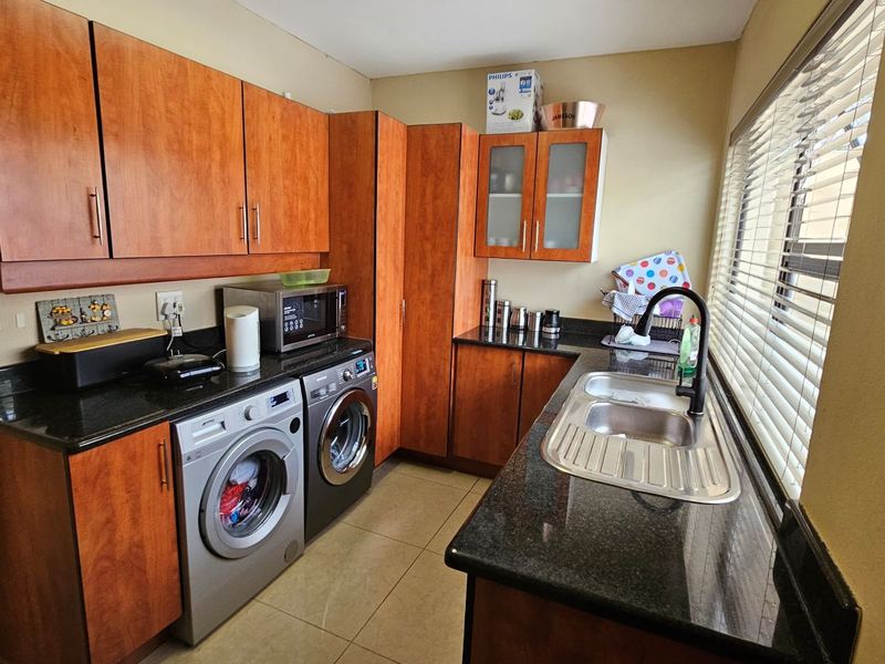 4  Bedroom Cluster- Sunninghill - Photo 5