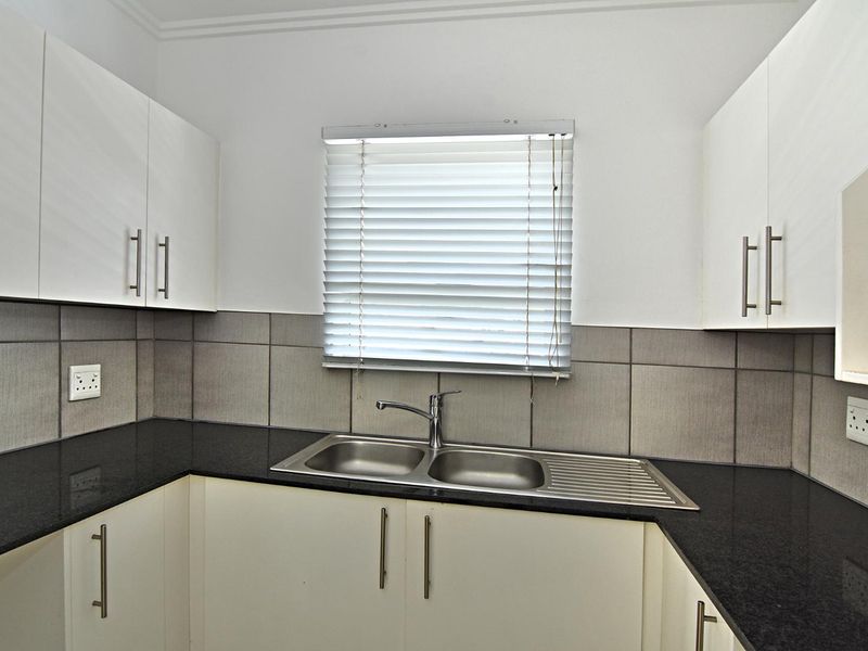 3 Bedroom Apartment o Let in Morningside Manor, Sandton - Photo 7