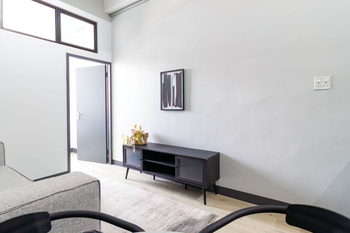 Modern & Secure - Designed for professionals & mature residents (no student housing) - Photo 4