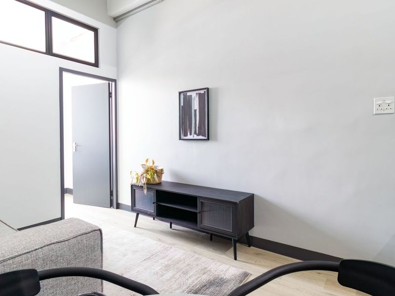 Modern & Secure - Designed for professionals & mature residents (no student housing) - Photo 4