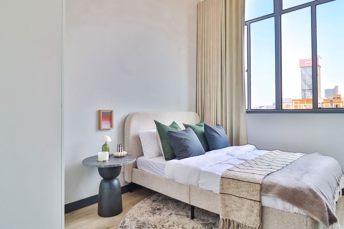 Modern & Secure - Designed for professionals & mature residents (no student housing) - Photo 3
