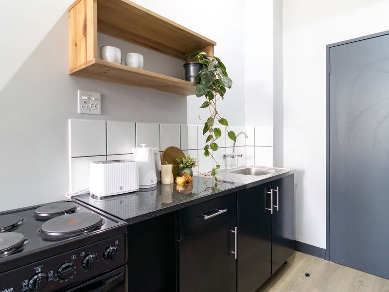 Modern & Secure - Designed for professionals & mature residents (no student housing) - Photo 7
