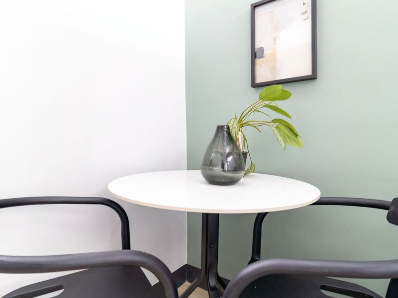 Modern & Secure - Designed for professionals & mature residents (no student housing) - Photo 6