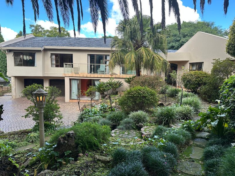 A Masterpiece of Garden & Grace | Steps from St. Andrews School - Photo 1
