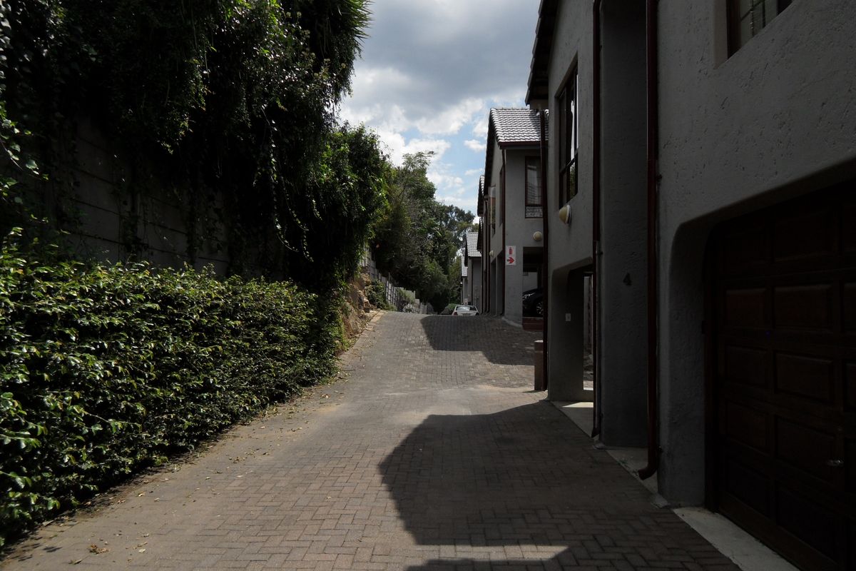Townhouse For Sale - Photo 2