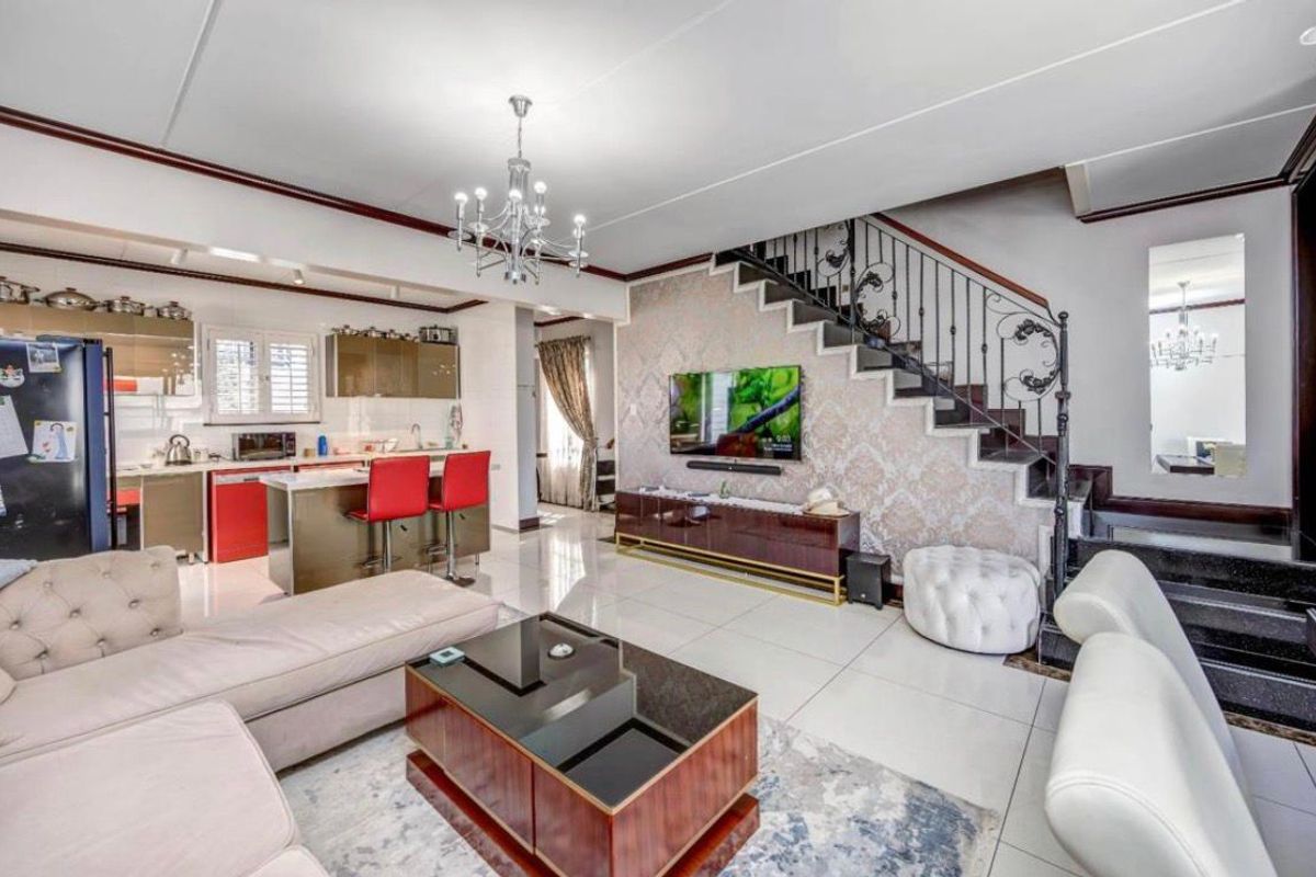 Modern Elegance Meets Comfortable Living – Stunning 3-Bedroom, 2.5-Bathroom Home with Stylish Contem - Photo 5