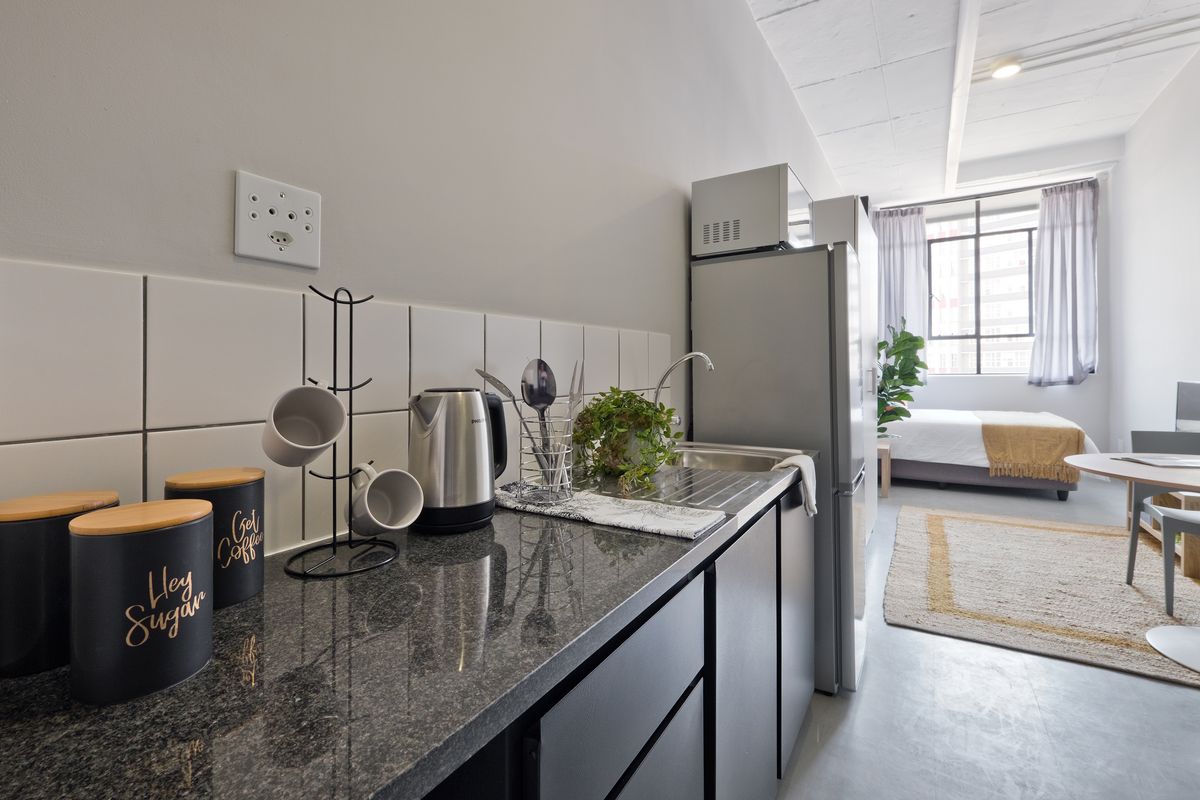 Jewel City (Maboneng) Modern & Convenient from Studio to 2 Beds - Photo 2