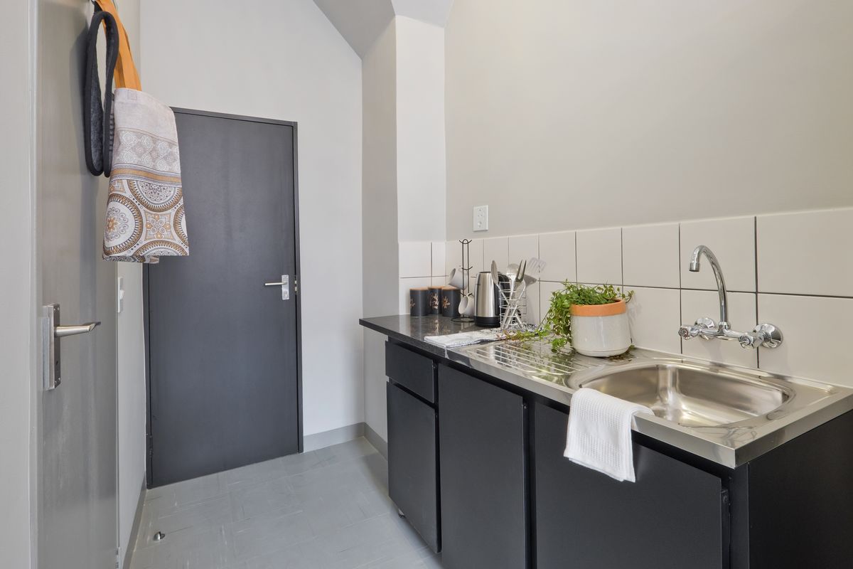 Jewel City (Maboneng) Modern & Convenient from Studio to 2 Beds - Photo 4