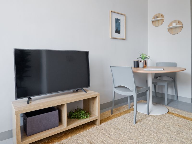 Jewel City (Maboneng) Modern & Convenient from Studio to 2 Beds - Photo 10