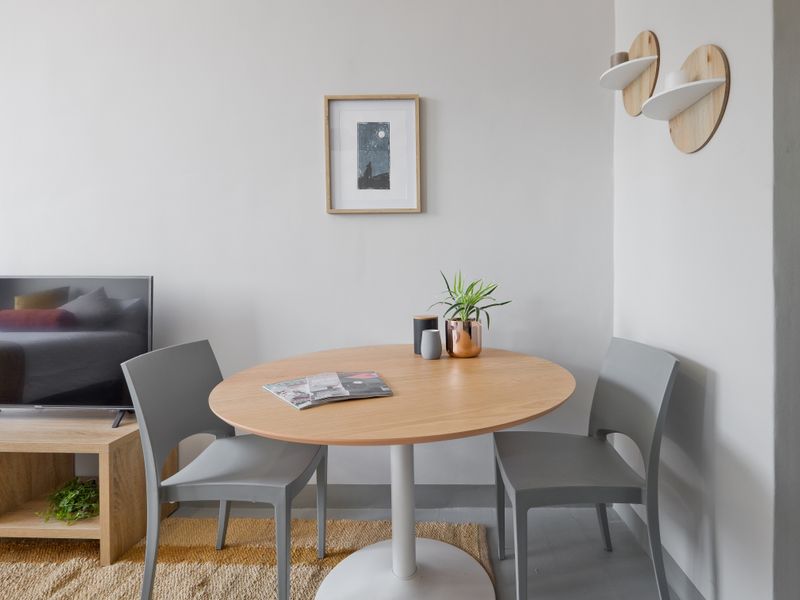 Jewel City (Maboneng) Modern & Convenient from Studio to 2 Beds - Photo 7