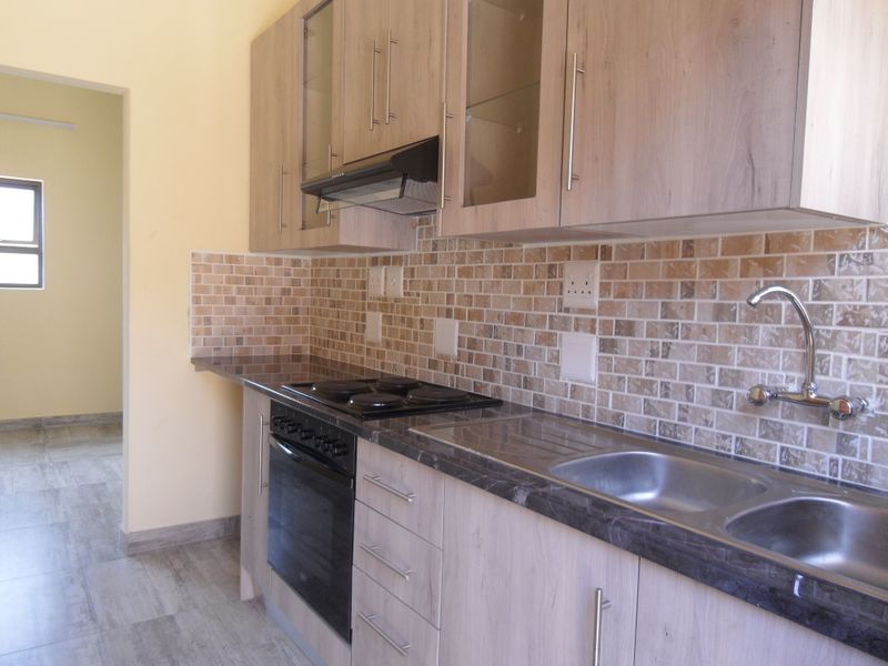 Garden Cottage Rental Monthly In Johannesburg - Photo 5