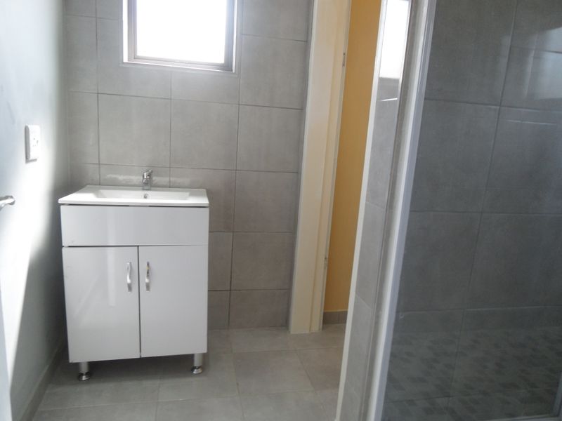 Garden Cottage Rental Monthly In Johannesburg - Photo 9