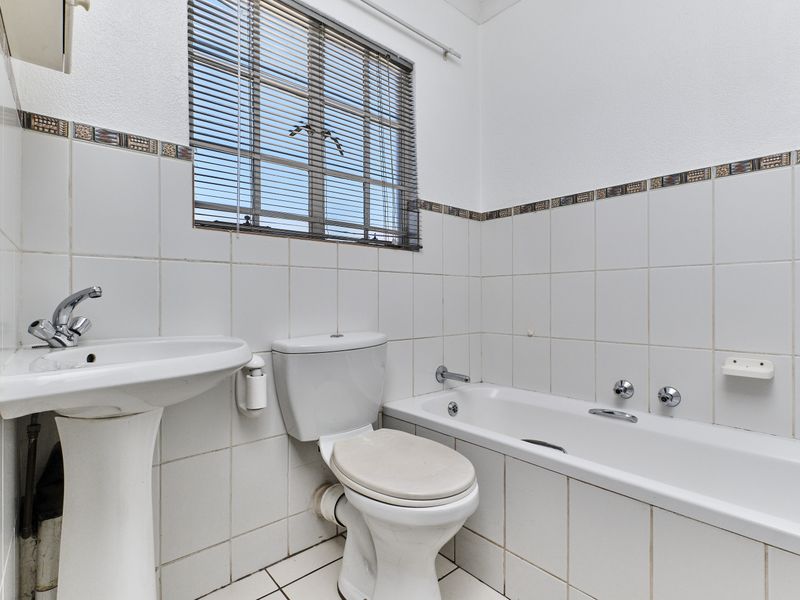 Charming 2 bedroom, 2 bathroom townhouse - Photo 10